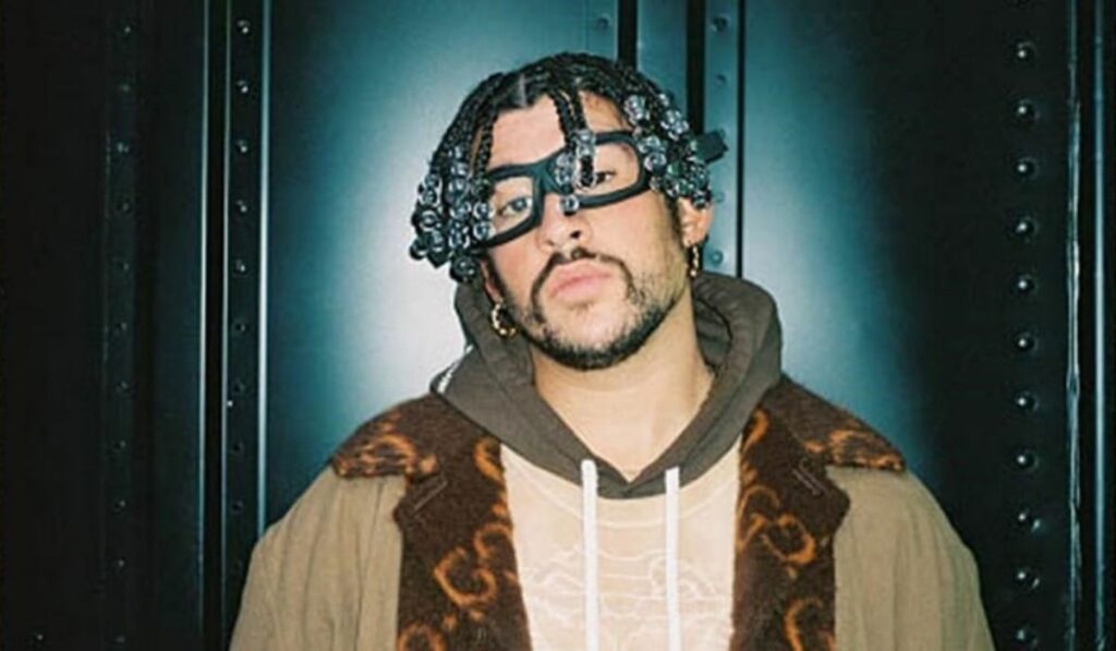 El beso de Bad Bunny y Rosalía se hace polémico en las redes