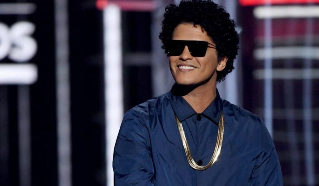 El cantante Bruno Mars responde a la polémica de apropiación cultural