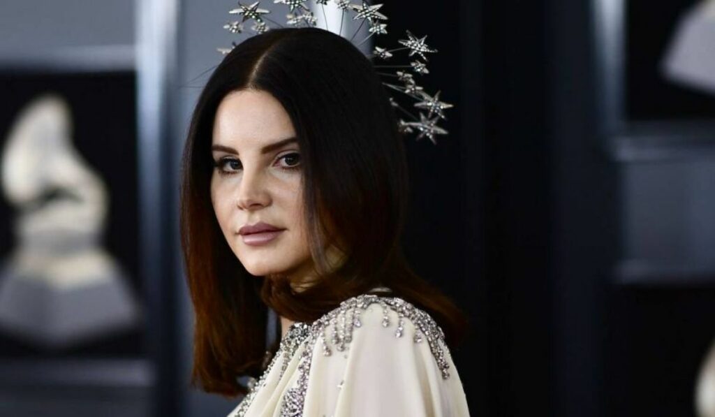 La cantante Lana del Rey presenta su proyecto “Rock Candy Sweet”