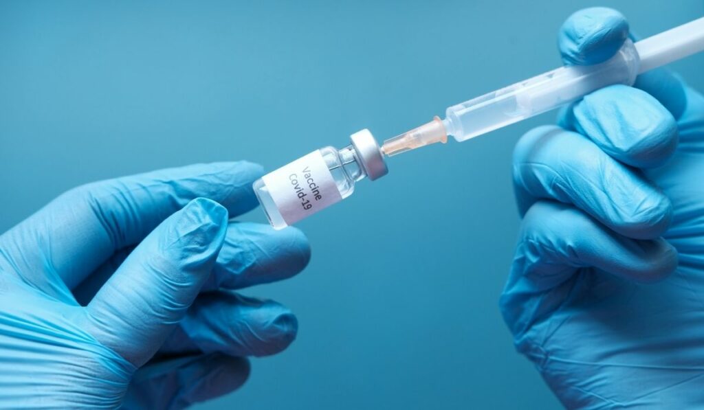 Cómo convencer a un escéptico de vacunarse contra el COVID-19