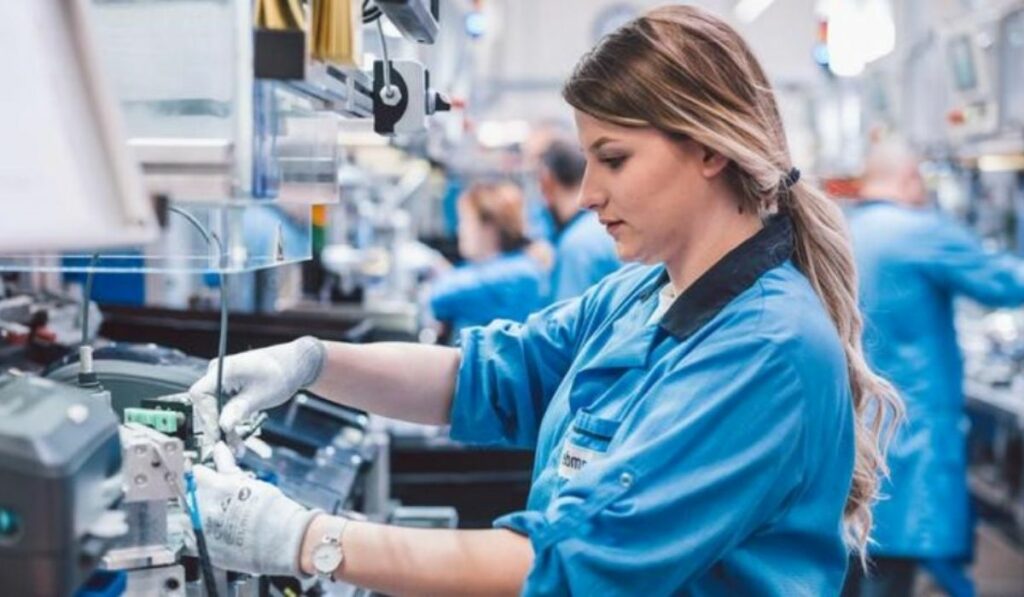 Reducir horas de trabajo eleva la felicidad y quita el estrés