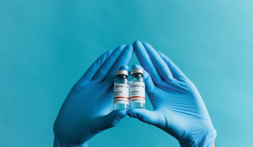 Qué pasaría si a una persona se le aplican dos diferentes vacunas contra el Covid-19