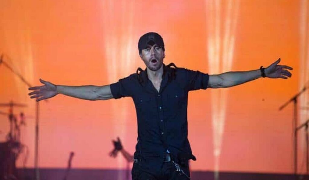 Enrique Iglesias se une a Bad Bunny y Mike Towers para su último álbum