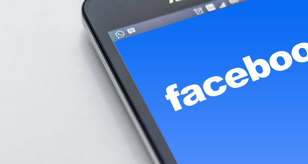 Nuevo enfoque de Facebook combate redes que utilizan cuentas falsas