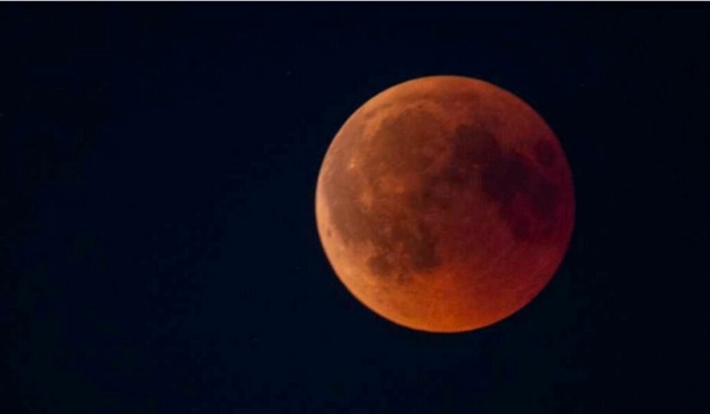 Hay solo una oportunidad de ver el eclipse lunar más largo del siglo