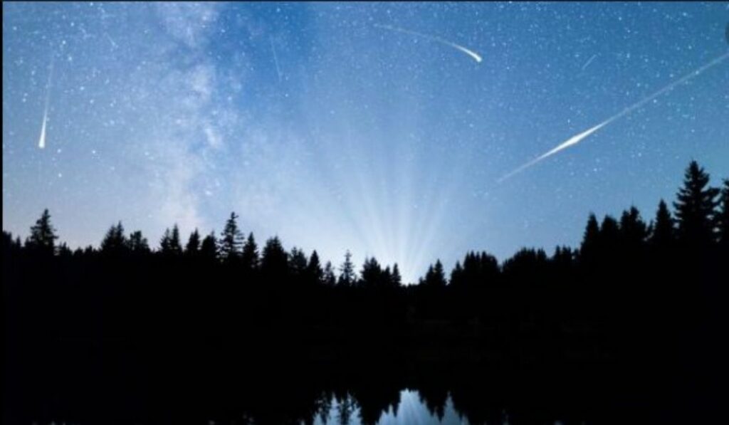 No debes perderte las Fenícidas lluvia de estrellas previo a la Navidad