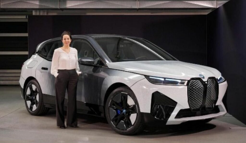 Como de ciencia ficción vehículo BMW cambia de color en el CES2022