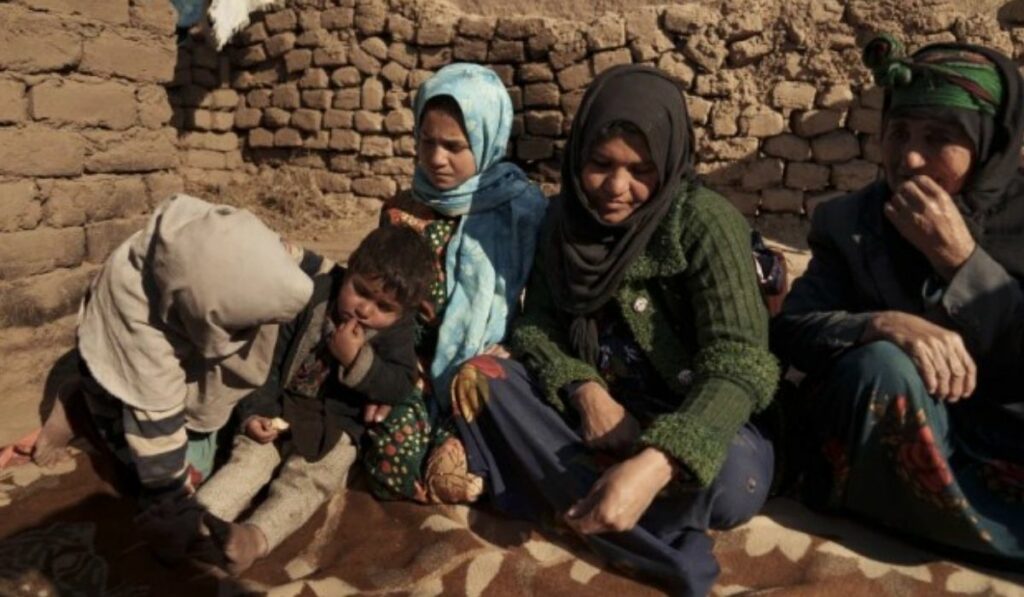 Venta de niños en Afganistán muestra la terrible situación de pobreza