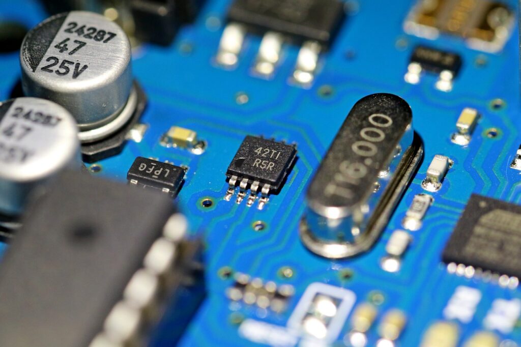 Nvidia está invirtiendo en la nueva tecnología que usa la fotónica de silicio en chips