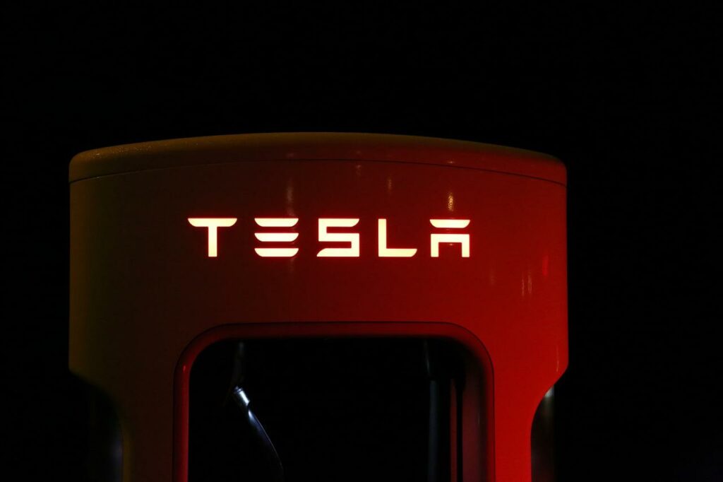 Tesla Inc paraliza parcialmente la producción en Shanghái por problemas para asegurar las piezas para sus automóviles eléctricos