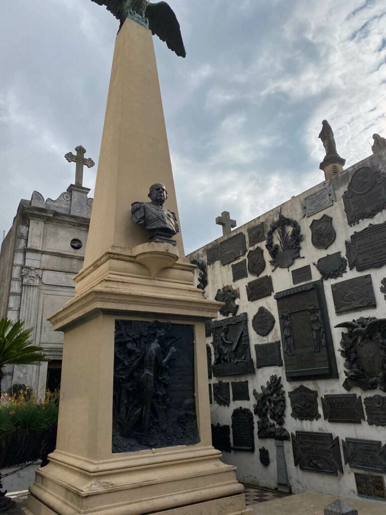 Mausoleo de Domingo Faustino Sarmiento en el Cementerio de Recoleta