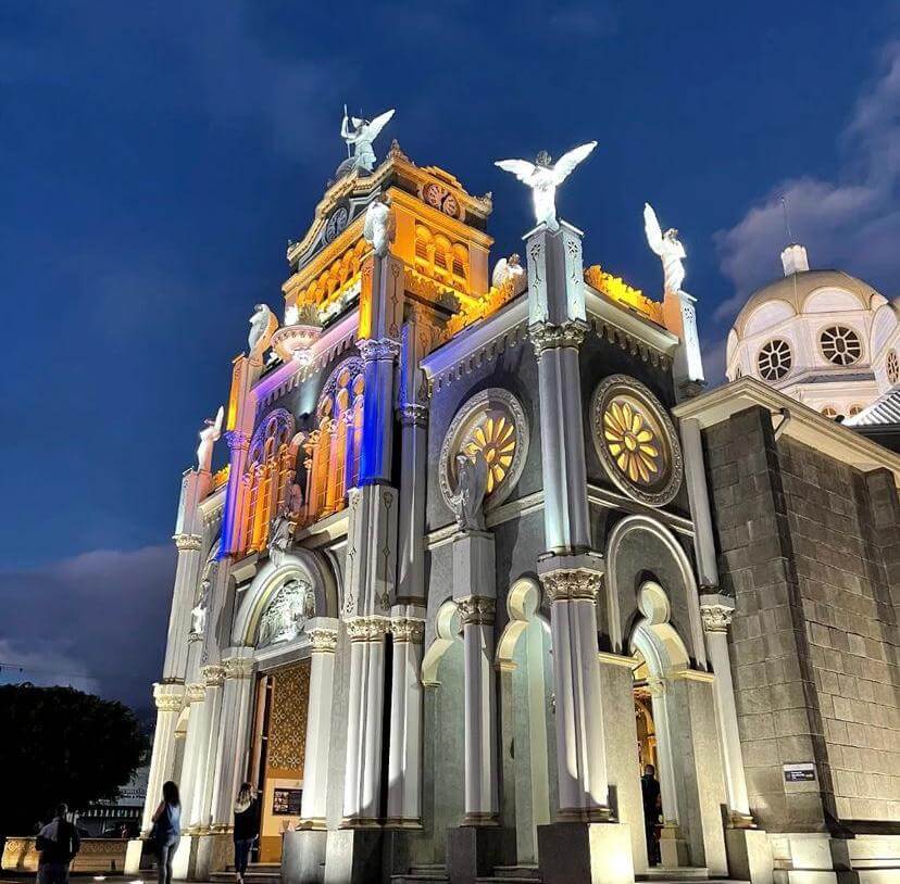  Basílica de Los Ángeles, Cartago, Costa Rica