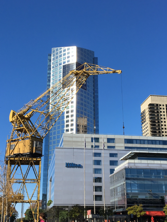 Hotel HIlton, Torre Pelly y grúas de Puerto Madero