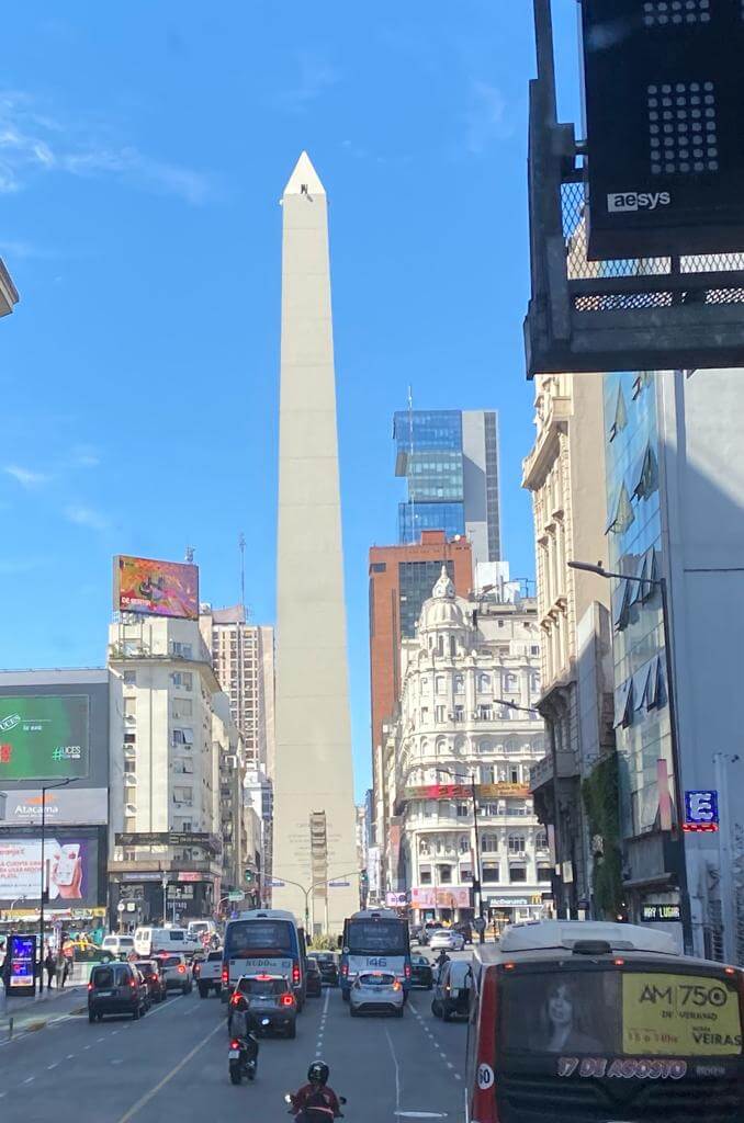 Obelisco y calle Corrientes, 10 cosas para ver en Buenos Aires