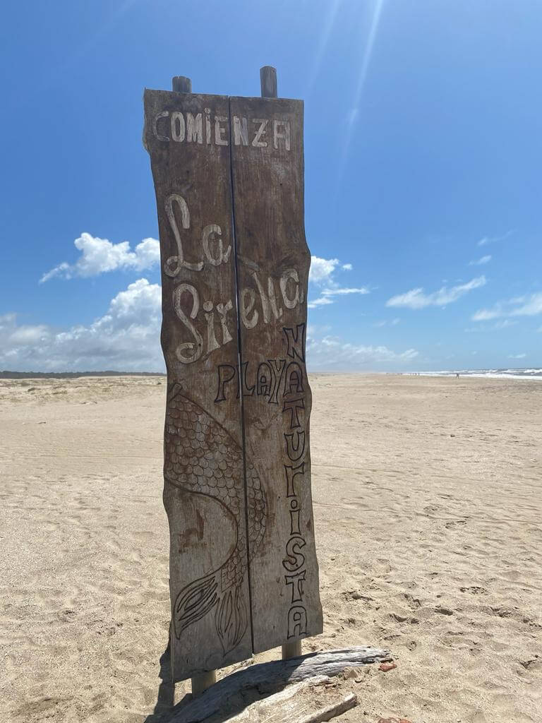 Playa naturista La Sirena