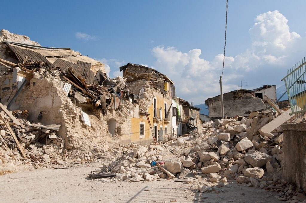 En Turquía se registran 1.014 muertos y 5.383 heridos a causa de terremoto de magnitud 7,8