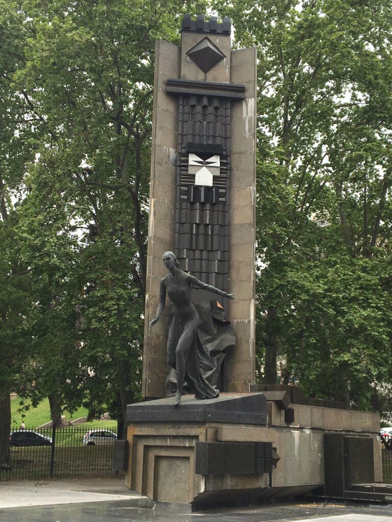 Monumento a Eva Perón: Recoleta a pie
