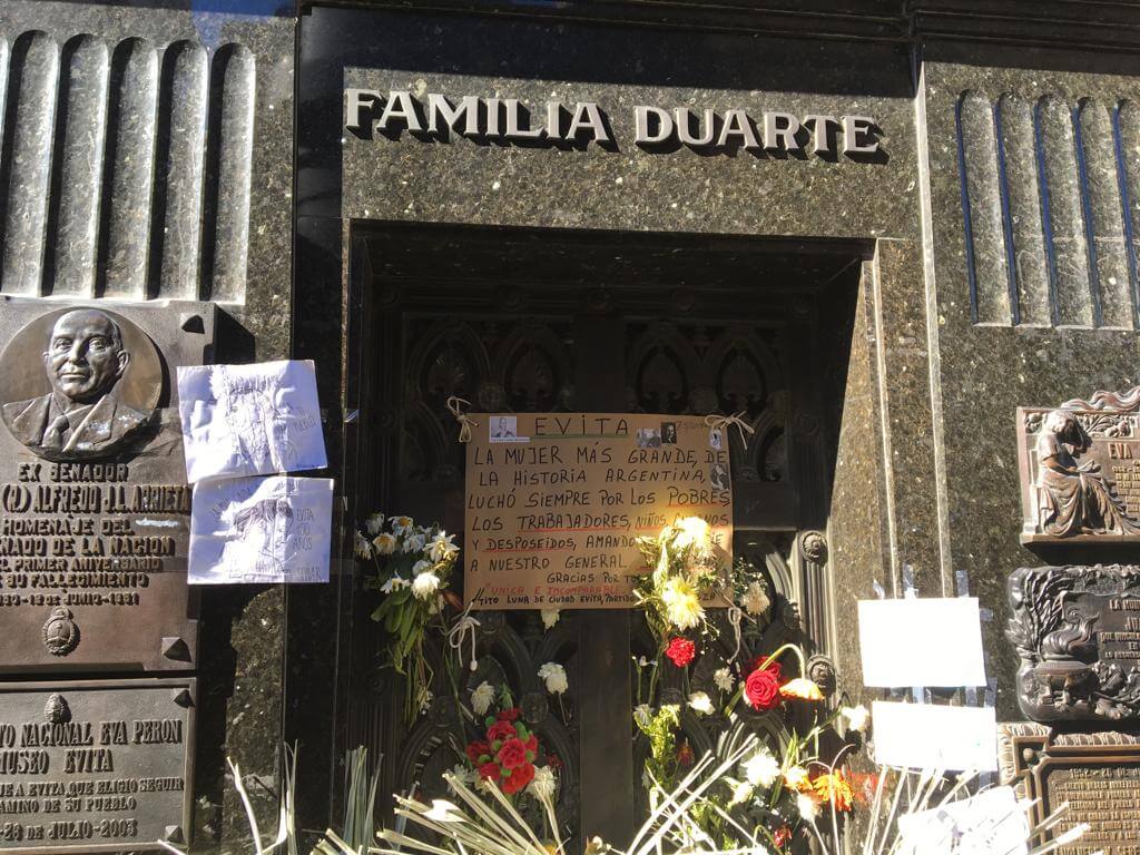 Mausoleo de la familia Duarte donde está la tumba de Eva