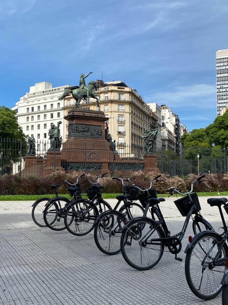 Qué hacer en Retiro: Plaza San Martín con el Monumento al Libertador