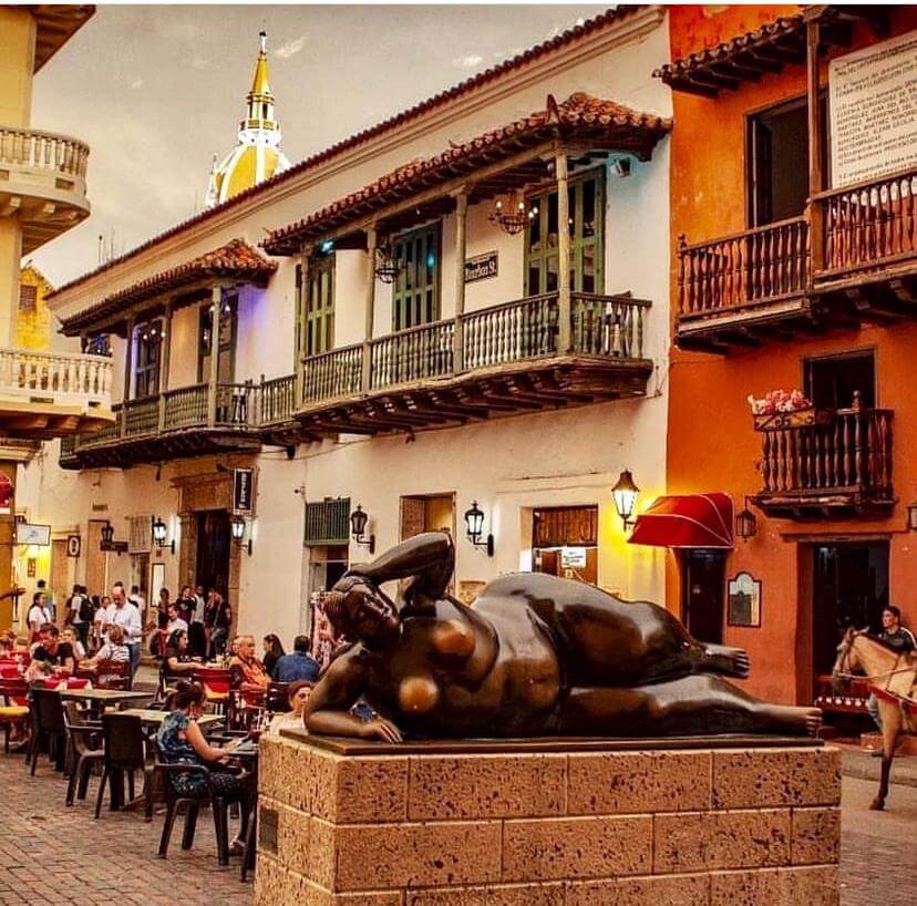 Gertrudis y la Plaza de Santo Domingo, en Cartagena de Indias