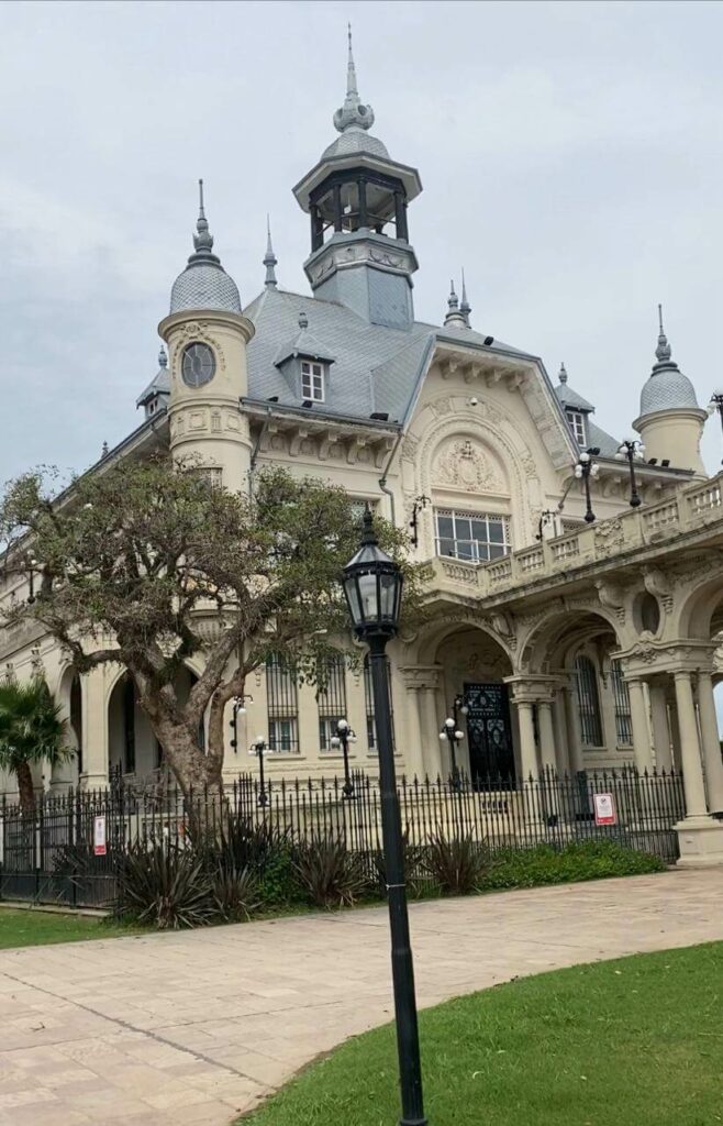 Un día en el Tigre; MAT Museo de Arte