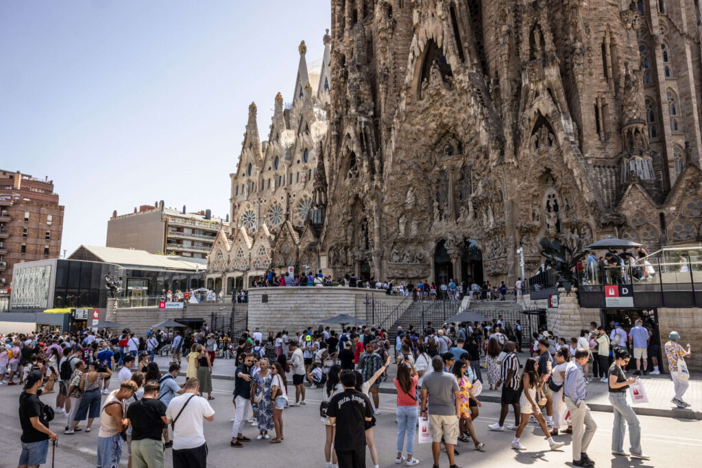 Barcelona cerrará dos terminales de cruceros