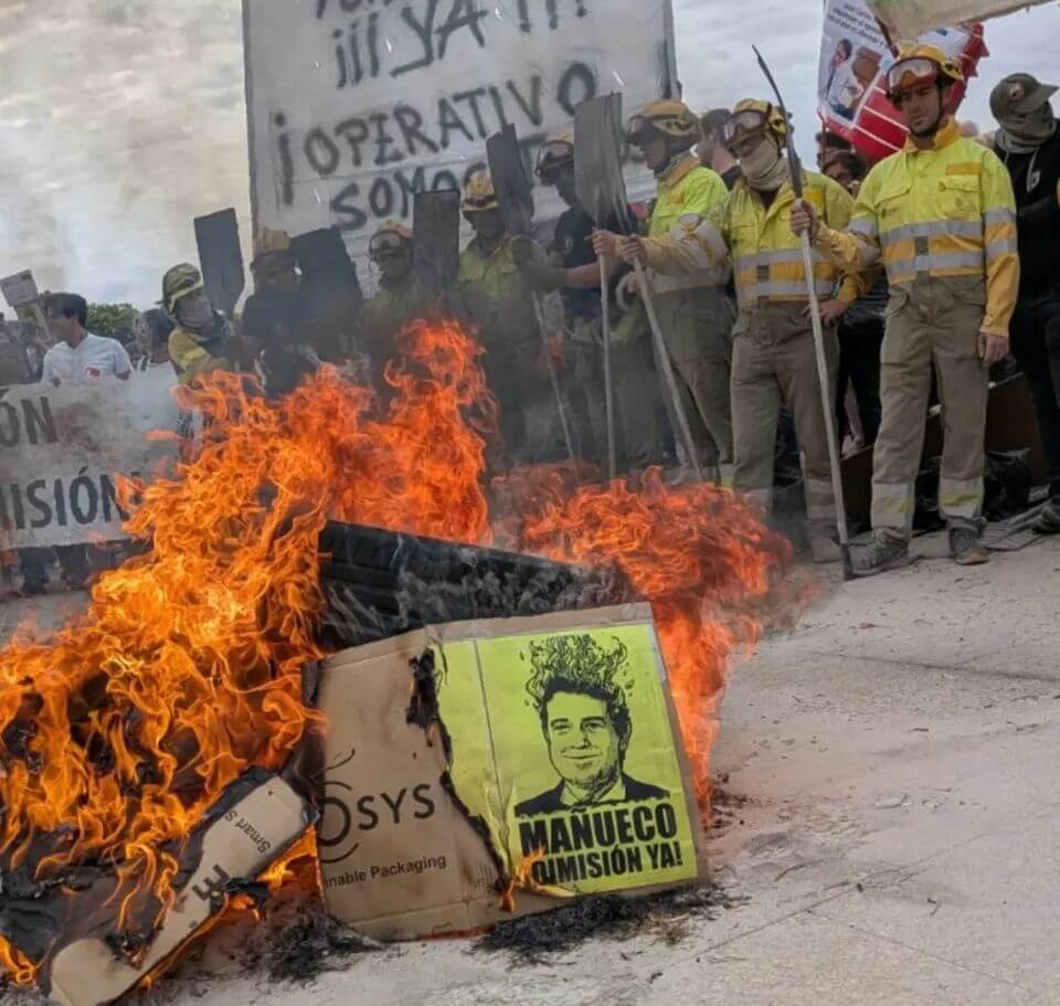 Piden la dimisión de Mañueco tras la crisis de los incendios