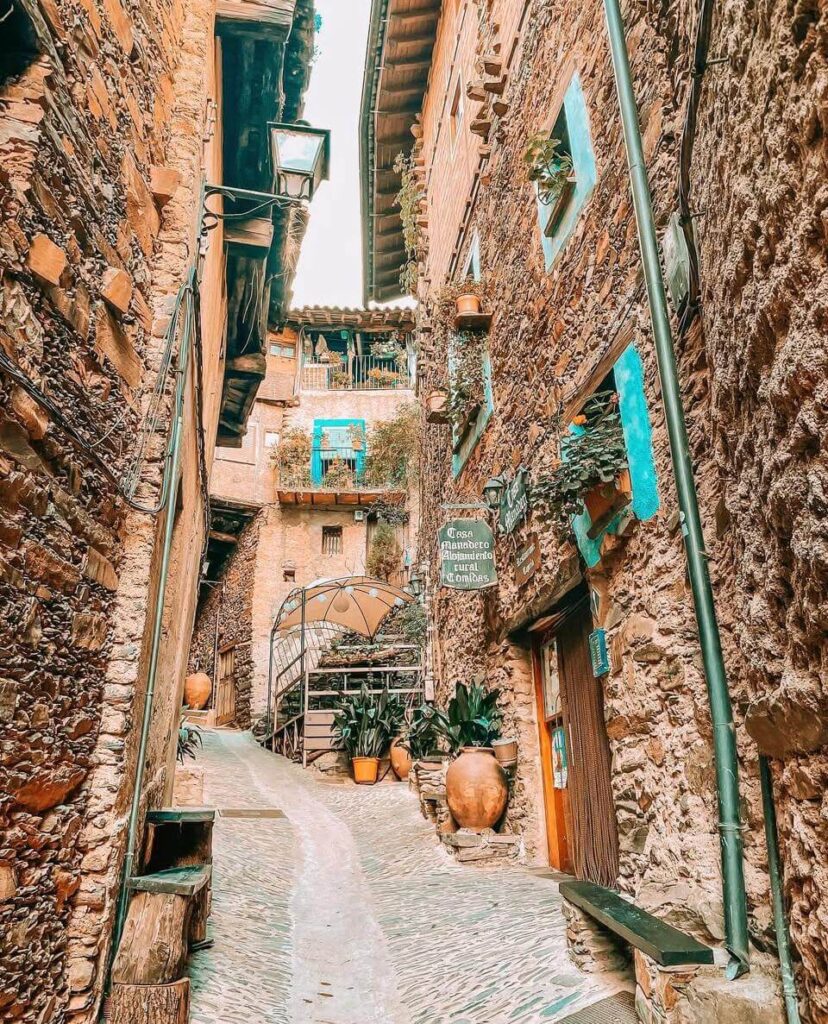 6 pueblos con encanto en España: Robledillo de Gata